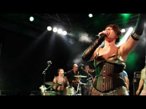 Amanda Palmer live in Vienna 2011 - Don't you (forget about me) 22/23
