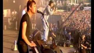 03 The Kids Are Sick Again (Maxïmo Park. Glastonbury 2009)
