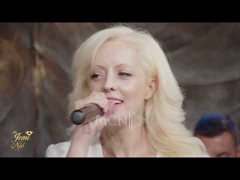 Qenke veshur me të bardha - Iris Bega - Ne Jemi Një-Mcn Tv