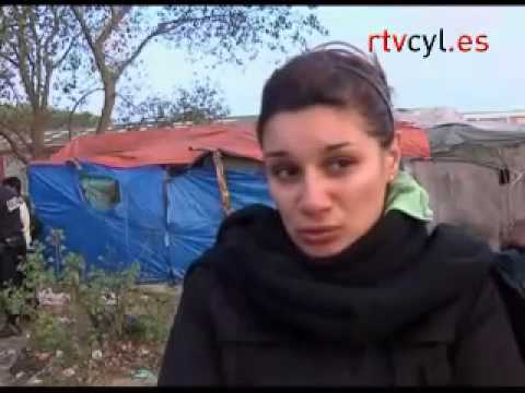 Inmigrantes rumanos son desalojados en Francia de sus particulares viviendas