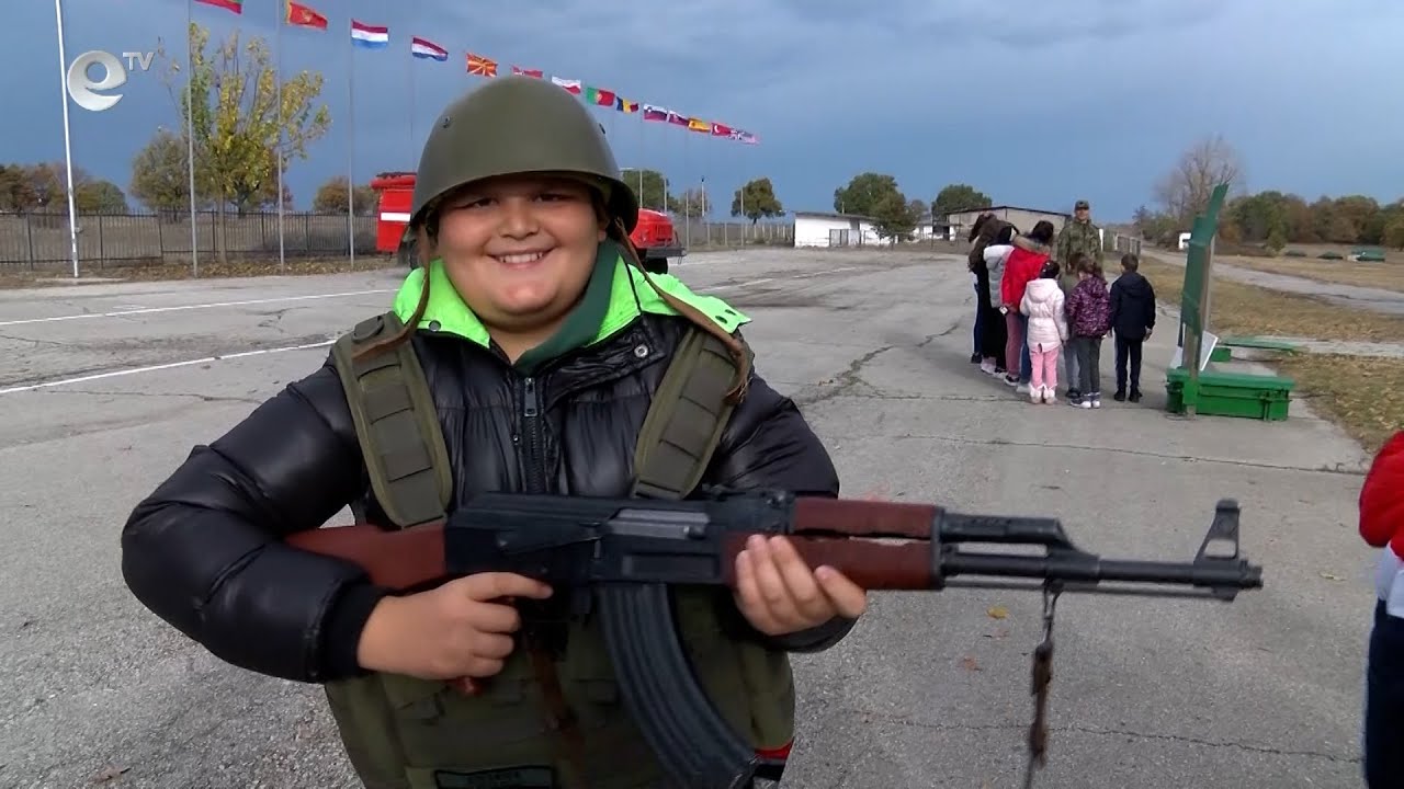 Деца влязоха в ролята на военни на полигона край хасковското село Корен