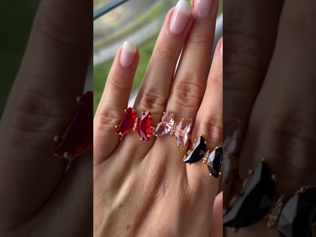 Vídeo relacionado con FHRYNA Anillos de humor para niñas, anillos que cambian de color con diseño Mariposa y flores, ajustables, regalo de cumpleaños para niñas y niños