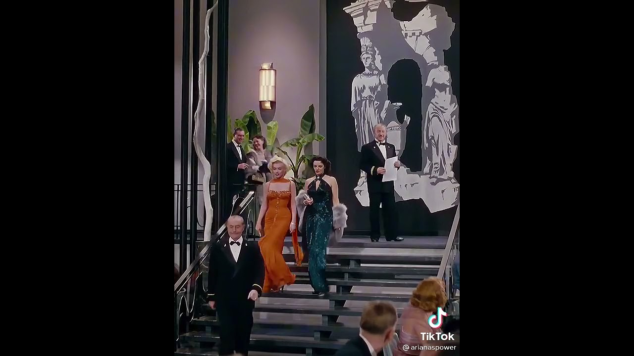 Marilyn Monroe y Jane Russell divas siempre divas 💅👗🛍👝👜👛👢👡👠👒💄💍👙💎