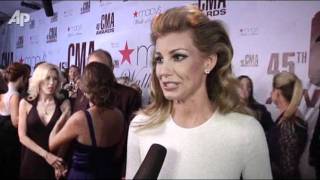 Country Stars Show Up at CMA Red Carpet
