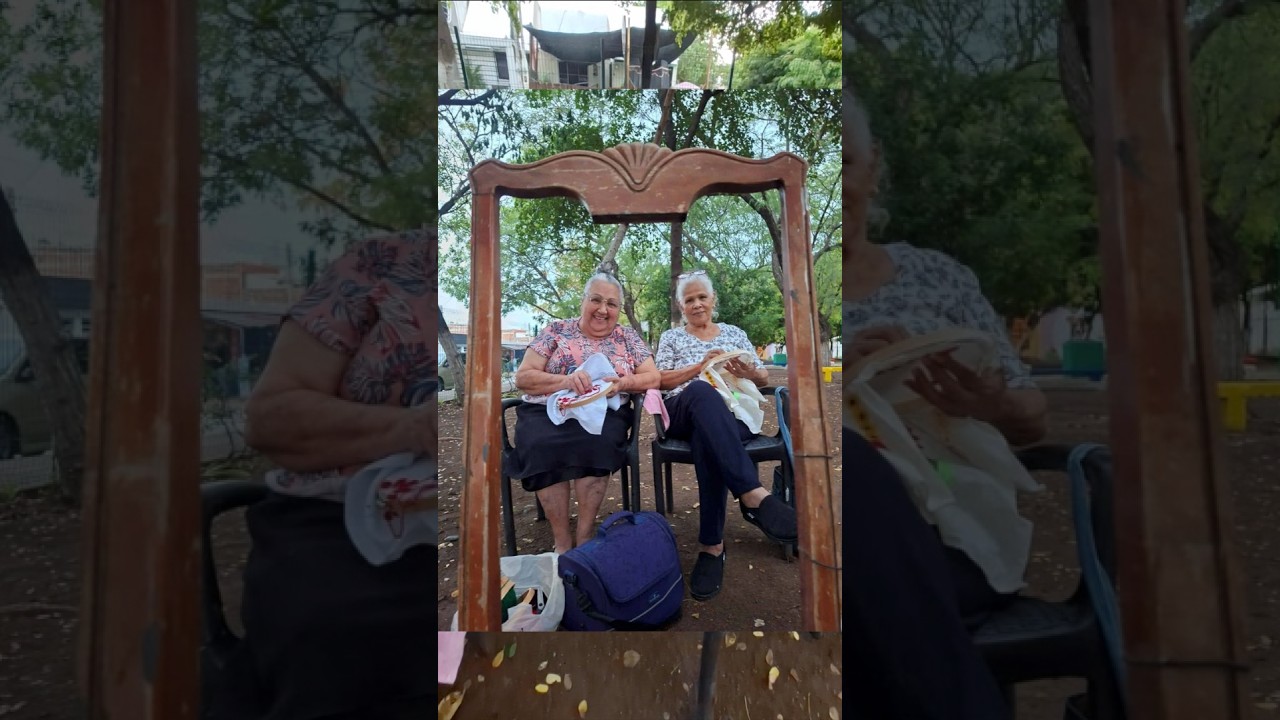 Doña Rosita enseña bordado gratis en un parque de Culiacán
