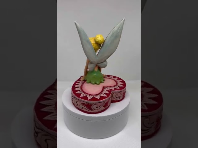 Vídeo relacionado con Enesco Jim Shore Beetlejuice Maintlands - Figura Decorativa
