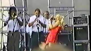 No Doubt &quot;Open the Gate&quot; en vivo 1995