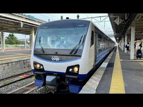 O Resort Shirakami percorre uma rota panorâmica do Mar do Japão que você deve percorrer pelo menos uma vez. ``Furofushi Onsen'' é um banho ao ar livre com uma vista espetacular que você vai querer experimentar pelo menos uma vez ao longo da linha ferroviária.