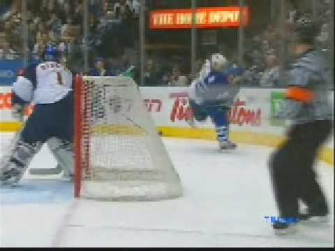 Hedberg Makes a Great Save on Hagman  - Thrashers at Leafs - 30/12/08