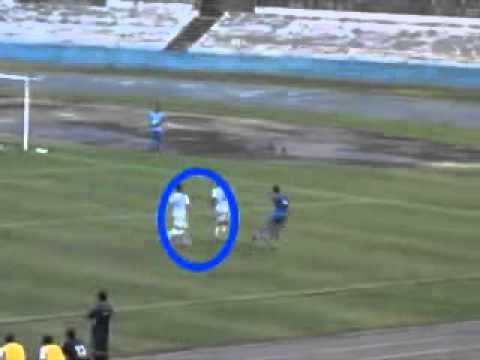 Everton Luz (volante, meia direita)