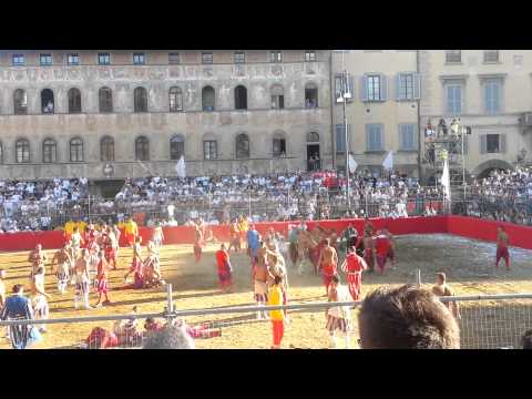 Calcio Fiorentino... Rossi vs Bianchi