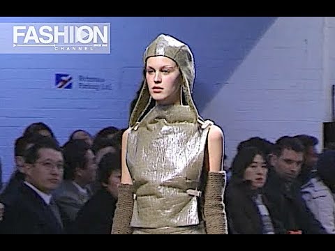 MICHIKO KOSHINO Fall 2000/2001 London - Fashion Channel