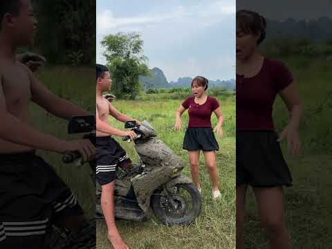 Bạn Thân Đoàn Kết Rửa Sạch Chiếc Xe Yêu Quý
