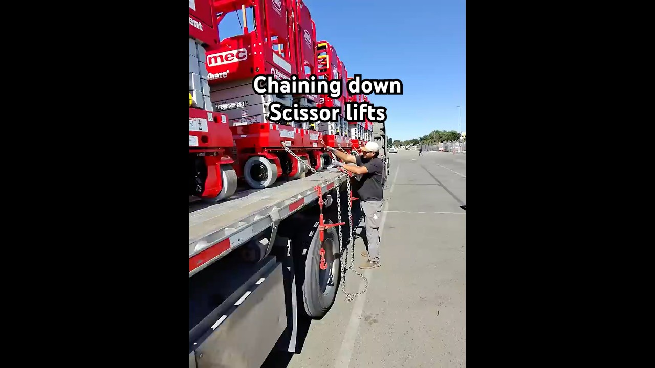 Chaining down scissor lifts POV #trucker #trucking #flatbed #pov #meta #cdl #otr
