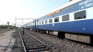 preview picture of video 'Karnataka Express MPS show through Mandideep!!'