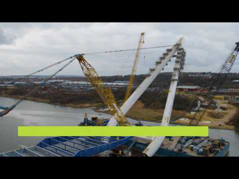 Lifting the main pylon of the New Wear Crossing