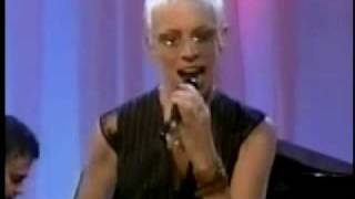 Annie Lennox WONDERFUL (TV Performance)
