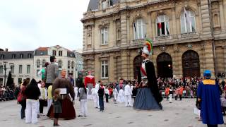 preview picture of video 'Week-end géants 2012 Tourcoing - rigodon des géants - partie 1'