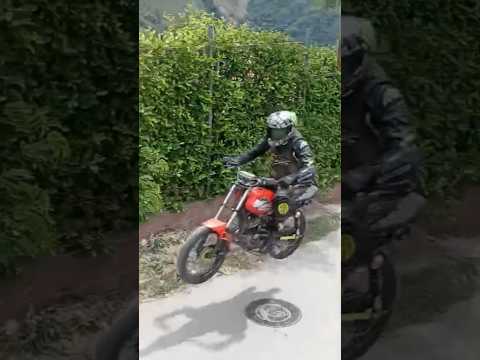 volando los de la categoría AX en Marmato Caldas.