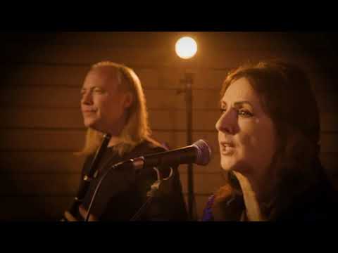 Moya Brennan & Imelda May - 'Siùil A Rúin