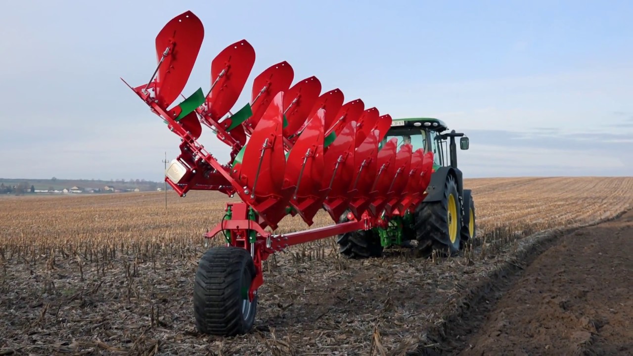 AGRO-MASZ GIANT VARIO FÉLIG FÜGGESZTETT 7-8 FEJES VÁLTVAFORGATÓ EKE