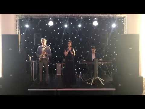 Roxana Gudiu - Neprevazut LIVE (cover Corina)