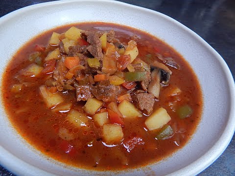 Deftige Gulaschsuppe, mühelos und einfach, aus dem Backofen