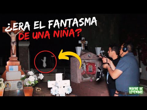 We explored the Tepatitlán cemetery at night 😨💀