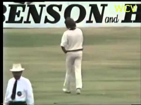 Deryck Murray  battling, Max Walker, Jeff Thomson, 1975