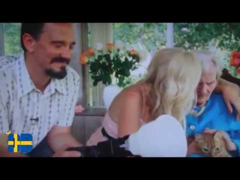 Gunilla Persson blir ägd av hennes morsa!
