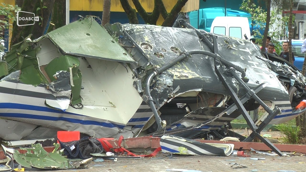 Helicóptero cai na Praça da Bíblia, em São Caetano; veja vídeo