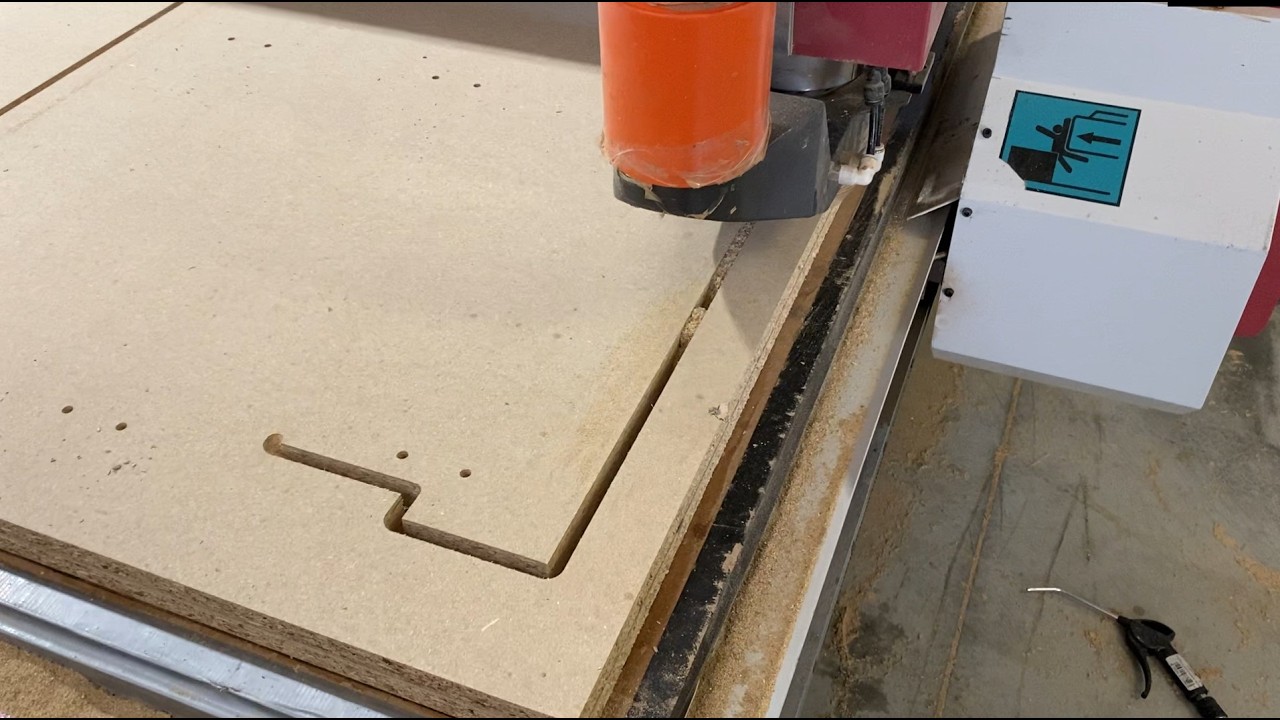 Taglio di 2 pannelli di legno truciolato in unica passata con Pantografi AMMA