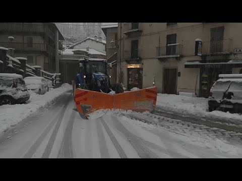 Statt Frühling: Schnee und sintflutartiger Regen in Italien