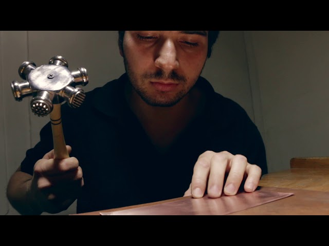 Vídeo relacionado con Martillo de persecución con cabeza de acero, mango de madera, cara de 32 mm, martillo de repousse para hacer joyas y trabajos en metal, PTL