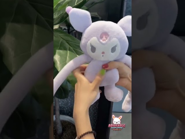 Vídeo relacionado con Hello Kitty Kuromi Plush, 16 cm Purple Soft Toy, Mini Collectable Plush of Cheeky Kuromi in Purple Jester Outfit, Oficial Licensed Sanrio Character Toy, Suitable for Ages 4+