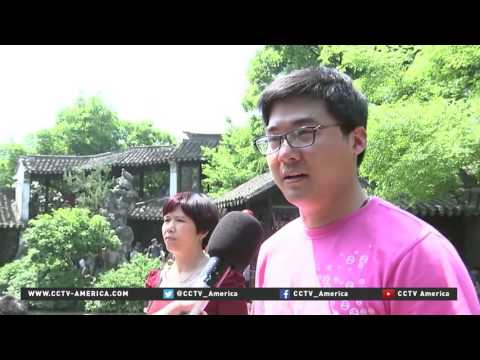 Ancient water town Tongli attracts tourists