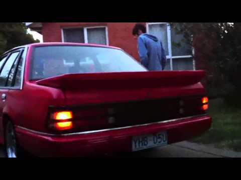 Holden VK vs Nissan Skyline R33 - Exhaust Sound Off