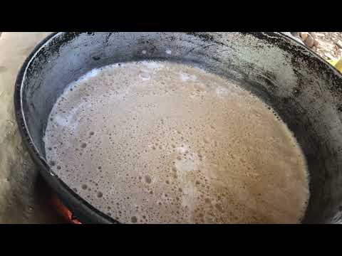 HACIENDO UN CHOCOLATE DE MANÍ Y LECHE DE VACA AL ESTILO DE LA COCINA DE FELÍCIA