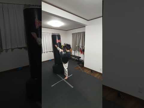 飛び前蹴り！
