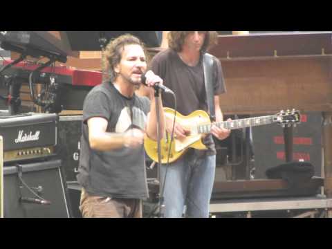 Pearl Jam: Indifference [HD] 2010-05-15 - Hartford, CT