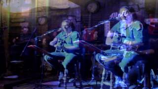 Tributo a Revólver. Molly Huelva. Cover: Fuera de lugar.