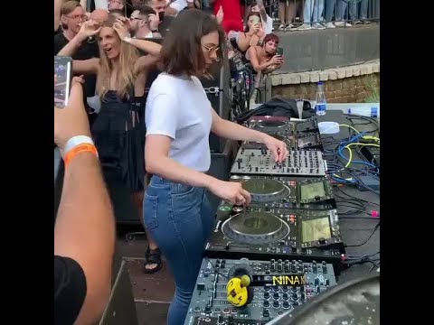 Nina Kraviz demonstrates her skills at the Clorophilla club😍🎶🎵