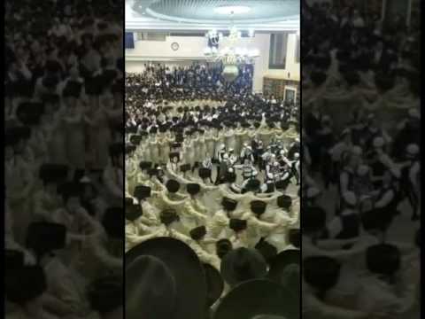 Sukkos In Toldos Aharon - 2016/5777 (Second Night) | שמחת בית השואבה בחצר הקודש תולדות אהרן