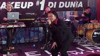 Download lagu Rizky Febian - Seperti Kisah , live at Sing to Shine Festival , Lippo mall kemang 26 mei 2023 mp3