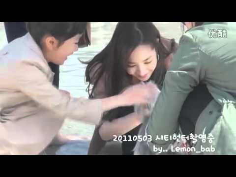 Park Min Young playing with a dog City Hunter bts