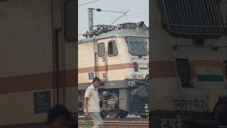 Download lagu The Mighty WAP-7 Pulls the Beautiful LHB Coaches — Power, Speed, and Perfection on Indian Rails mp3