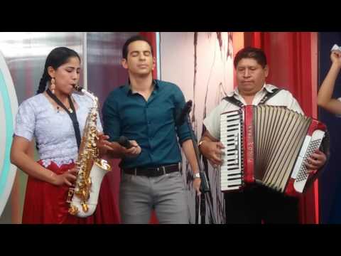 Orquesta Nandos y la Piquito de Oro. Cueca "Calzón de Seda". La Revista, Unitel.