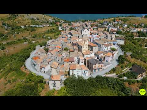 Collepietro (AQ) I centrini sospesi ed il filo che lega.