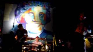 EL MAS CHINGON-----VOODOO GLOW SKULLS