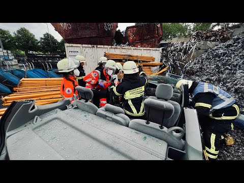 Feuerwehr Göppingen - Übung Technische Hilfeleistung - Verkehrsunfall mit zwei verletzten Personen